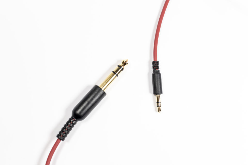 6.3 mm and 3.5 mm male audio jacks